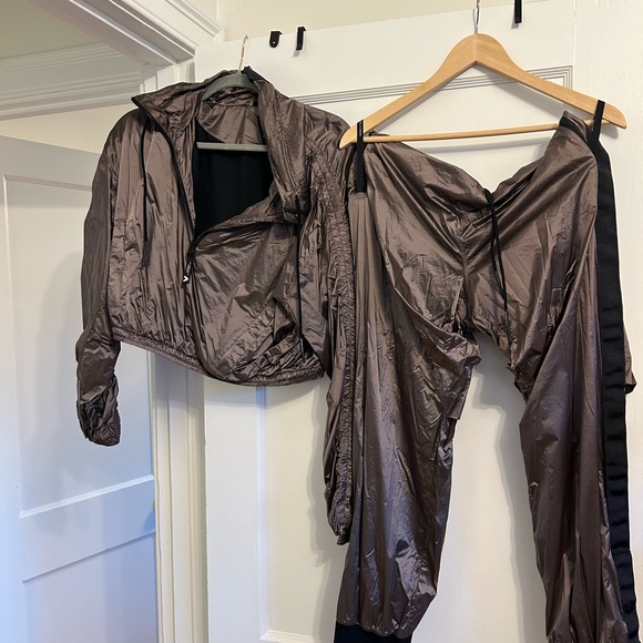 Limited edition Athleta suit. - Picture 3 of 3